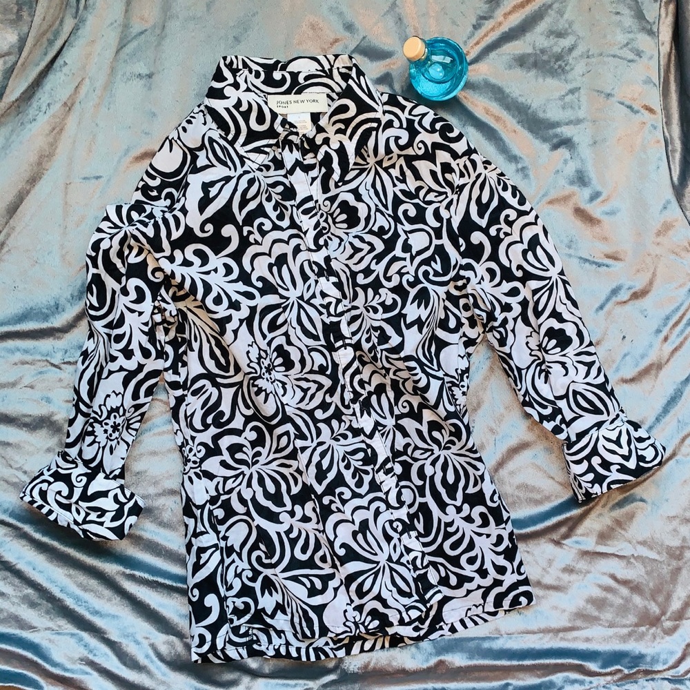 5/$20 Black and white Blouse